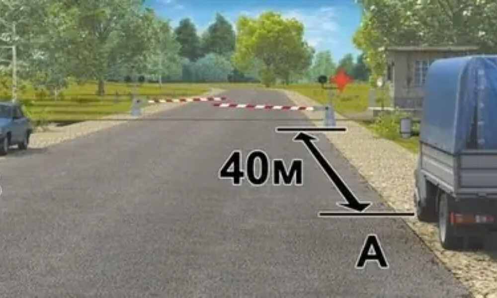 Два автомобиля припаркованы у обочины