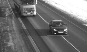 Автомобили едут по дороге