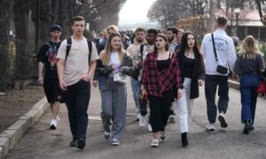 Представители поколения зумеров.