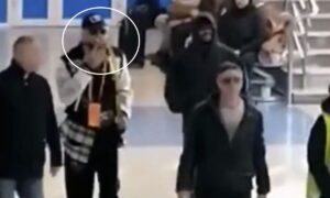 Филипп Киркоров закурил в аэропорту Барнаула и получил штраф.