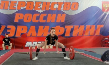 Пауэрлифтер Алексашкина