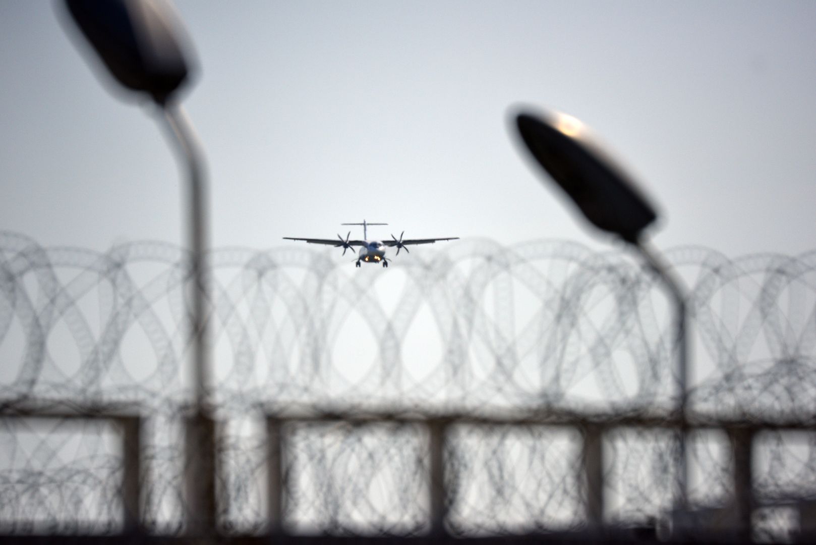 Самолет за пределами защитной зоны аэропорта