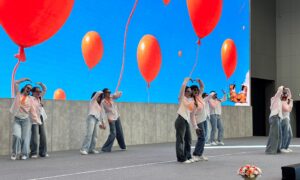 ученики на сцене