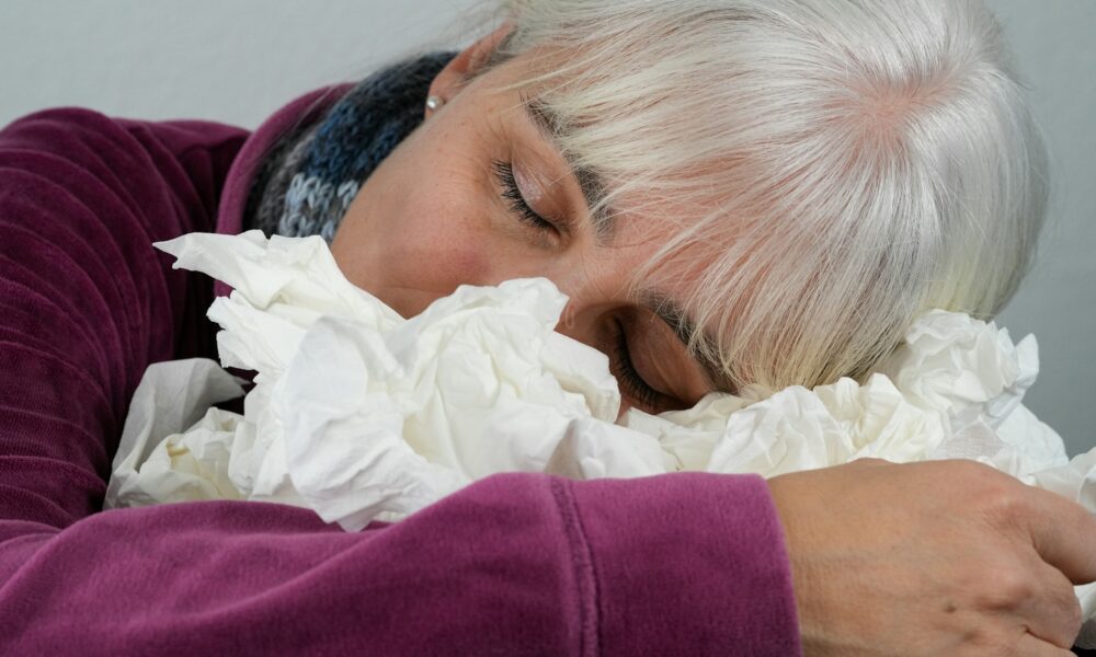 Женщина спит