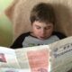 Мальчик с газетой