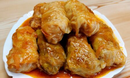 Голубцы на тарелке