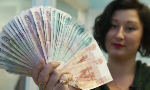 Девушка с деньгами