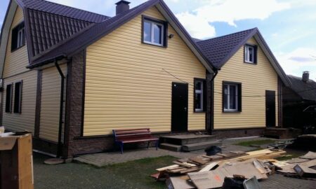 Дом, обитый сайдингом