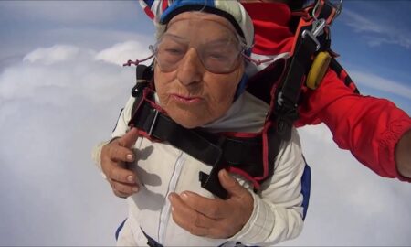 Бабушка туристка