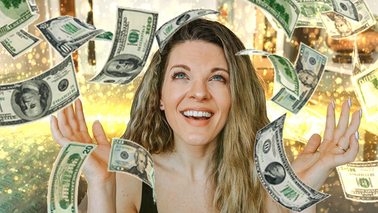 Девушку осыпают деньгами