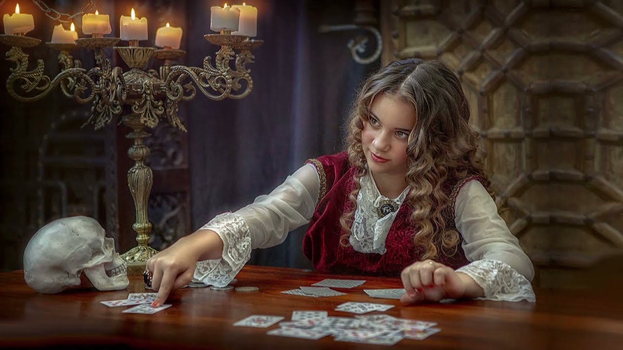 Девушка гадает