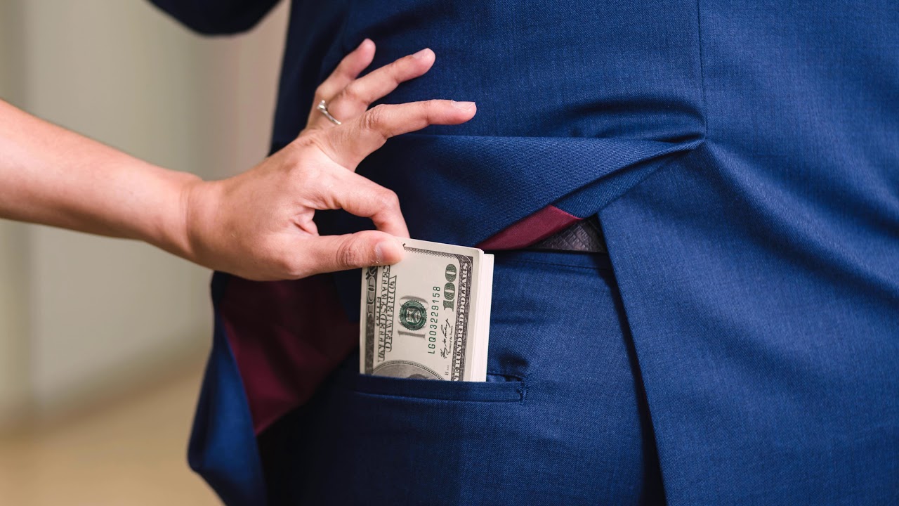 Деньги в карманах