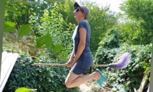 Женщина на метле