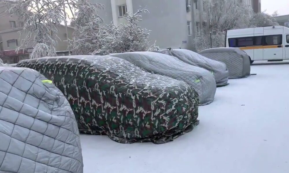 Машины в чехлах