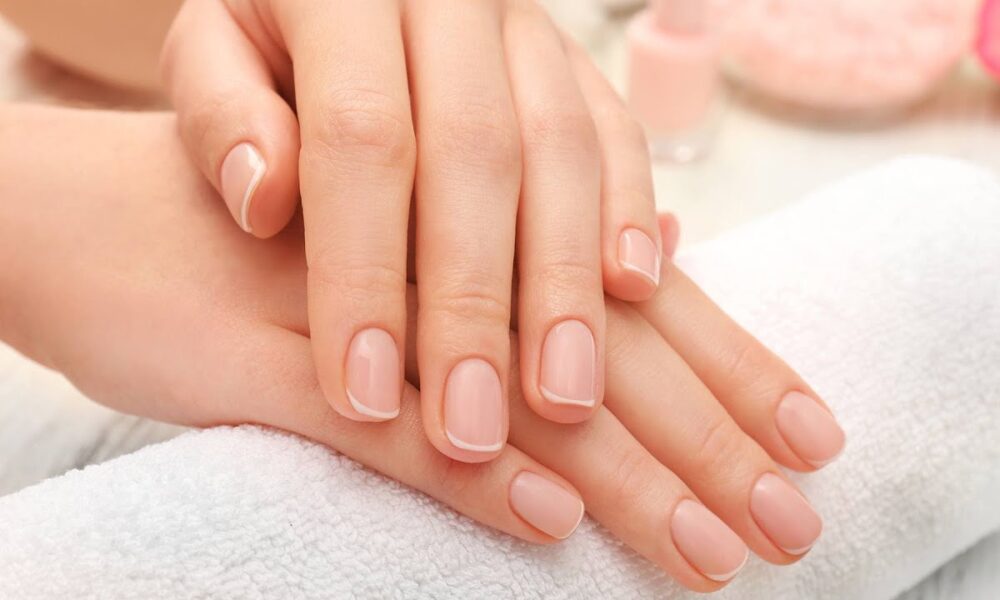 Прозрачное покрытие ногтей