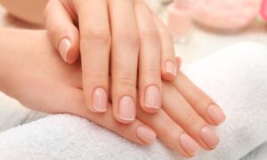 Прозрачное покрытие ногтей