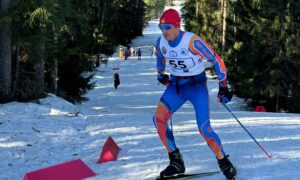 Лыжник на трассе