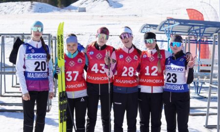 Юные лыжники и лыжницы