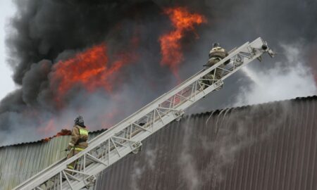 МЧС тушат пожар