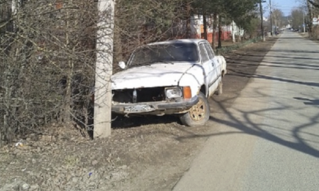 Брошенный авто у дороги