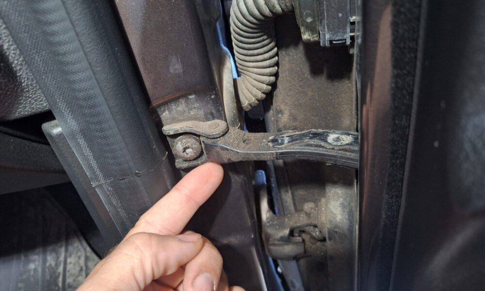 Дверь автомобиля