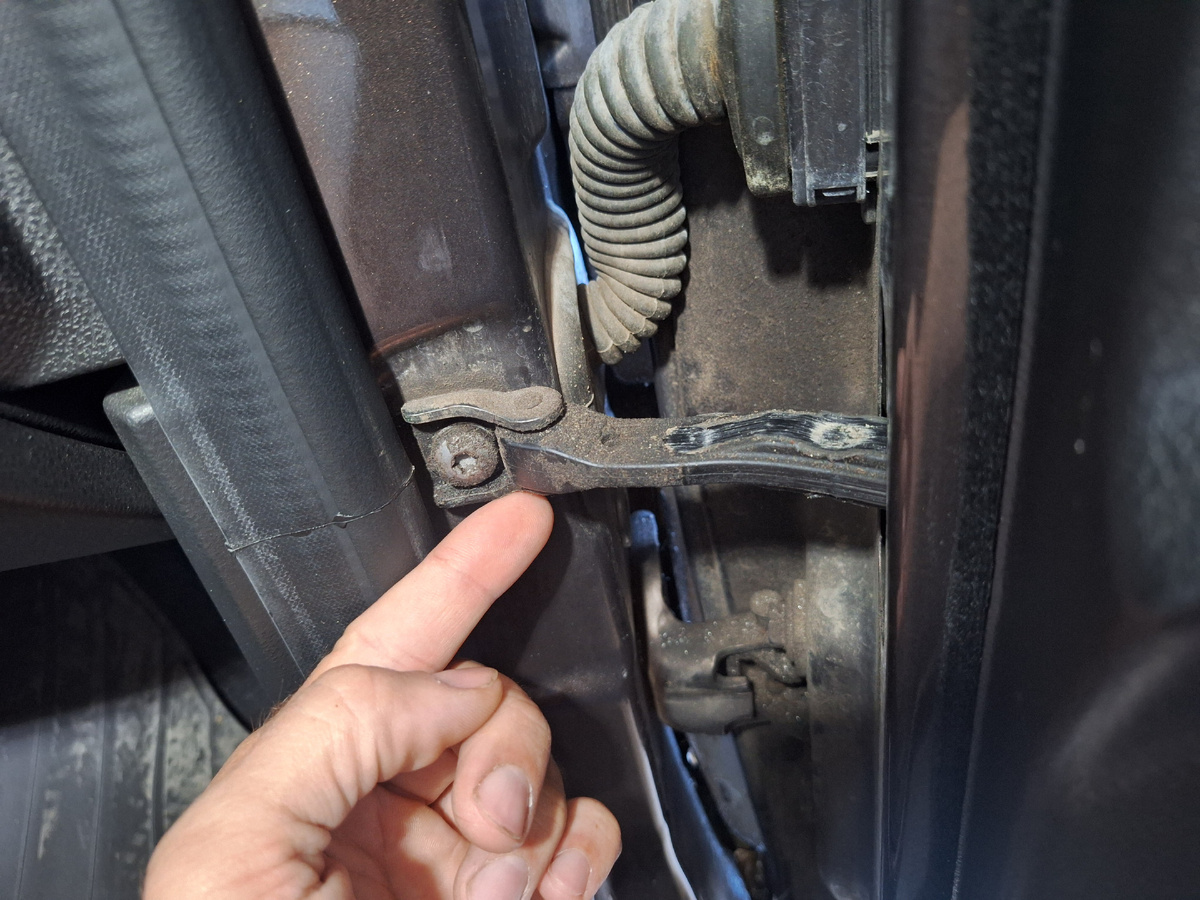 Дверь автомобиля