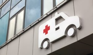 гравировка на стене больницы