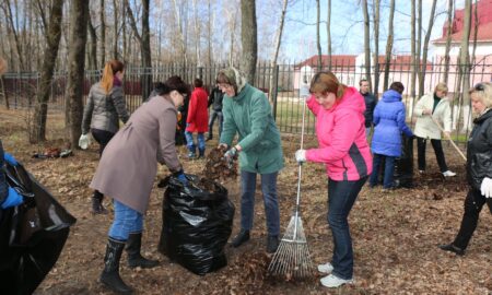 Женщины на субботнике