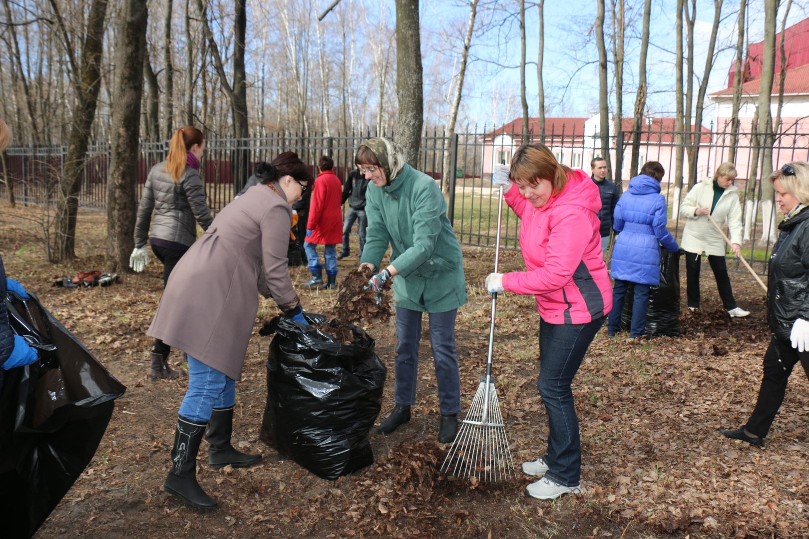 Женщины на субботнике