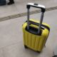Желтый чемодан из пластика