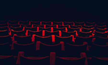 Темный зрительный зал