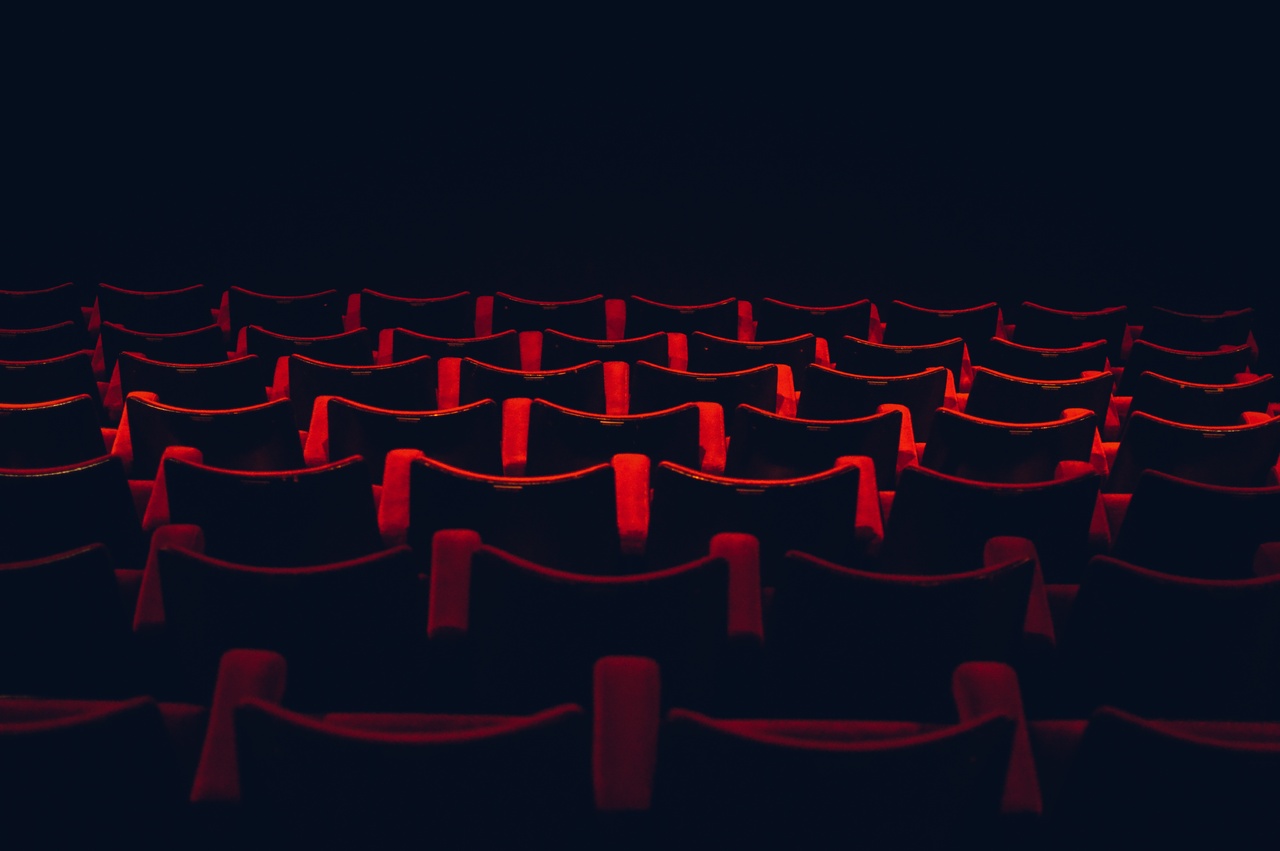 Темный зрительный зал