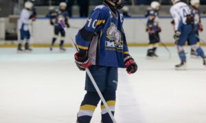 Хоккеист клуба "Йети"