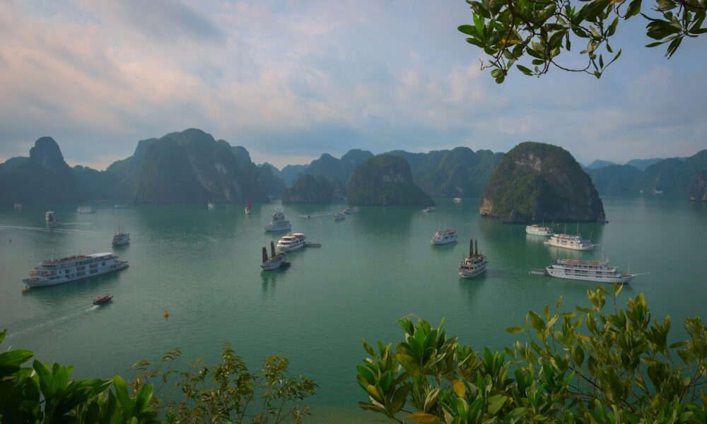 Водоем и корабли