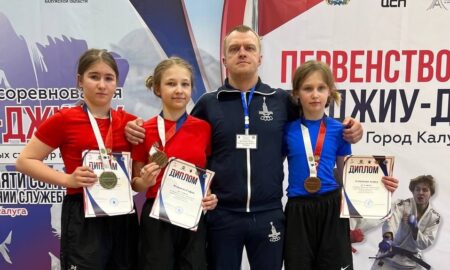 Спортсмены на пьедестале