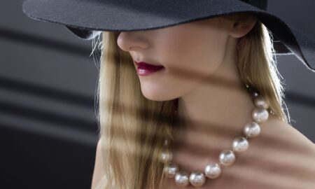 Женщина в черной шляпе