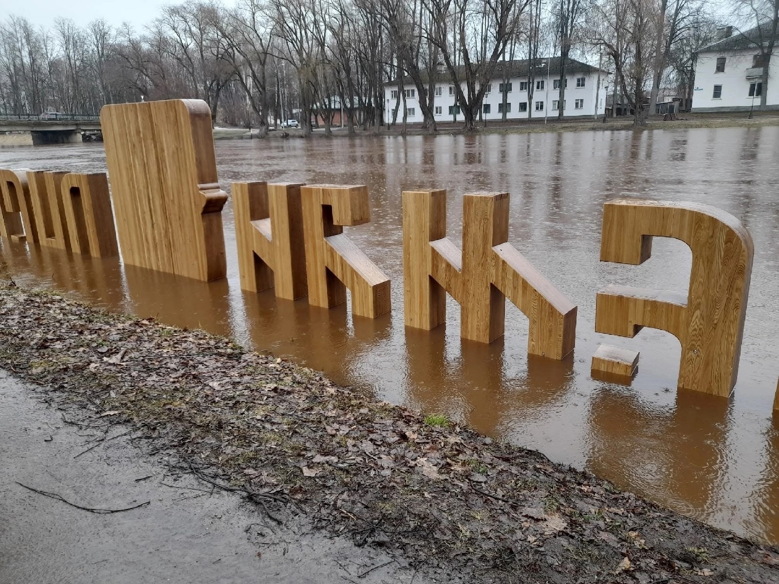 Арт-объект Соль земли затапливает в Старой Руссе