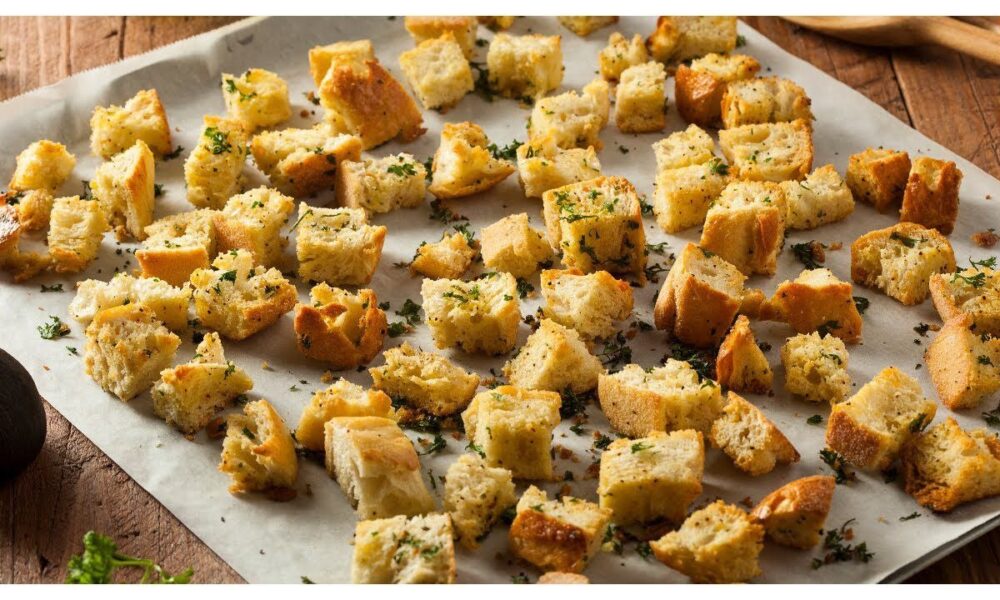 противень с румяными сухариками