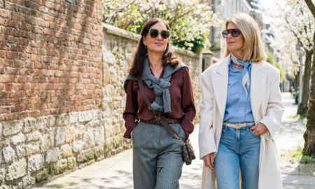 Стильные женщины на весенней улице