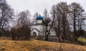 Церковь в деревне