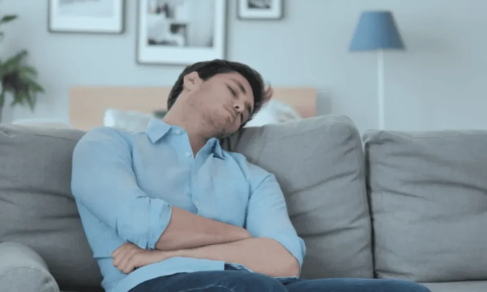 сонный человек