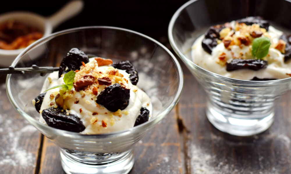 Сметана с черносливом