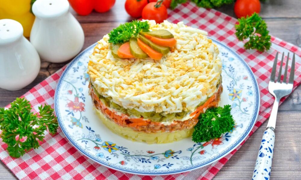 Салат из кильки в томатном соусе