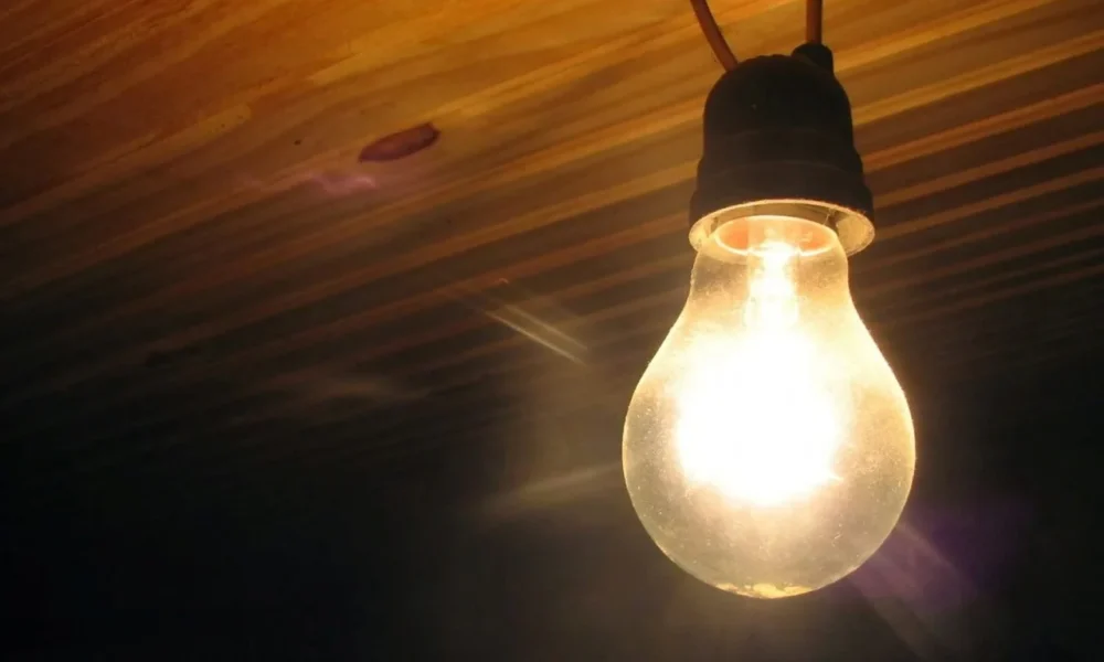 Горящая лампочка