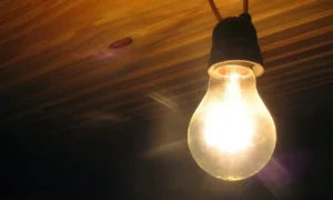 Горящая лампочка