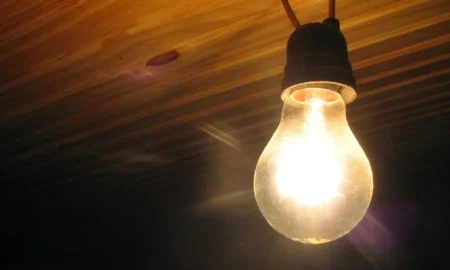 Горящая лампочка