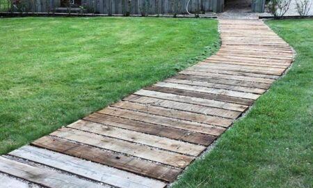 Деревянные дорожки в саду