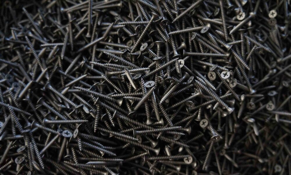 чёрные саморезы