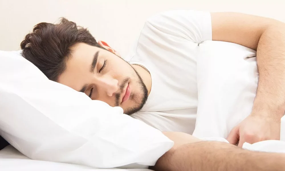 Спящий мужчина