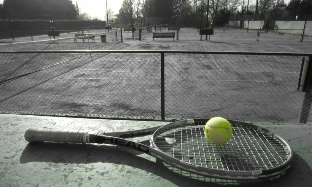 теннисная ракетка